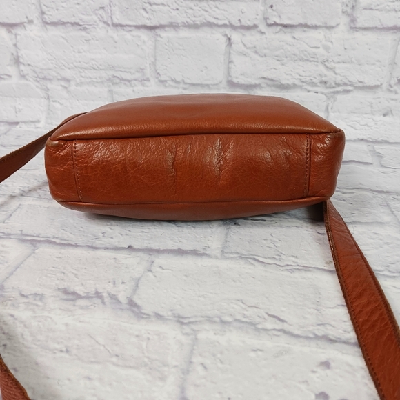 Margot cognac leather crossbody bag - Picture 6 of 15